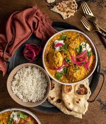 Maandag 26 februari; aromatische Indiase soja gehaktballetjes curry, met rijst en naanbrood